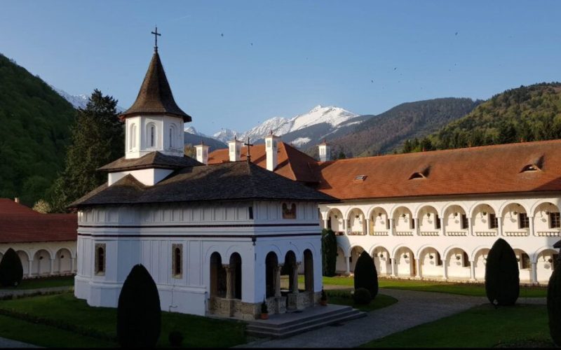 Cazare la Mănăstirea Brâncoveanu: Prețul pe noapte