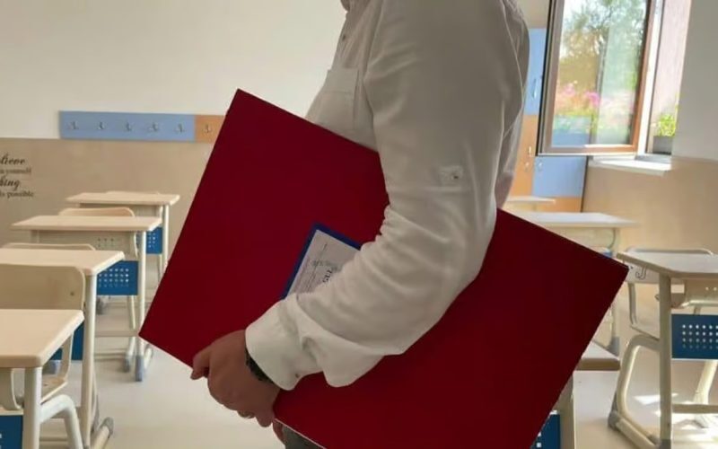 Profesorii vechi revin la 18 ore? Cine câștigă
