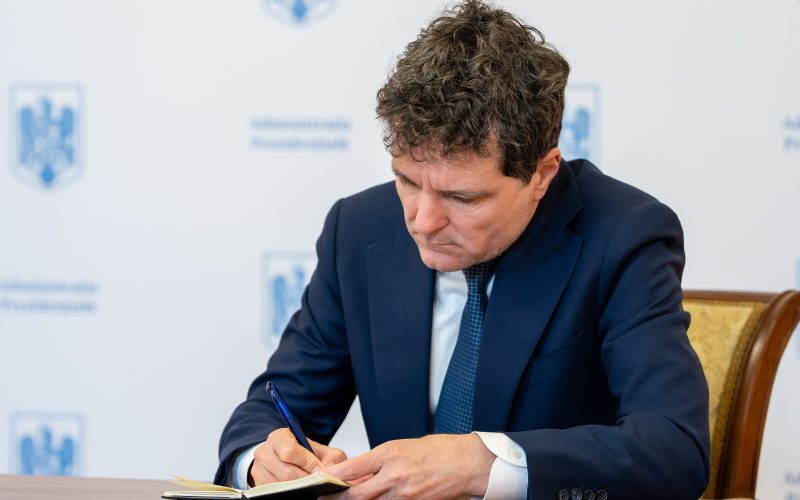 Nicușor Dan, legea salvării consilierilor de mandate