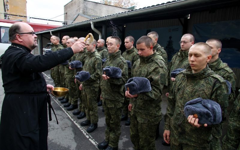 O mobilizare „la toate nivelurile”: de ce vrea Rusia să recruteze persoane inapte pentru serviciul militar