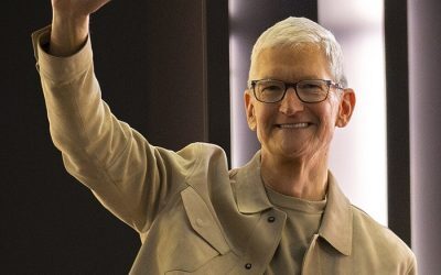 Apple: Tim Cook, lider legendar, pleacă după 15 ani de succes