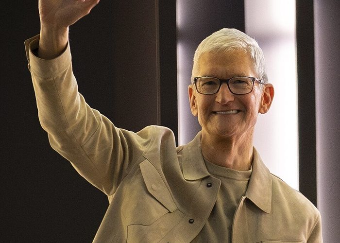 Apple: Tim Cook, lider legendar, pleacă după 15 ani de succes
