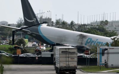 Accident grav la Miami: Avion Amazon a ieșit de pe pistă, trafic aerian suspendat