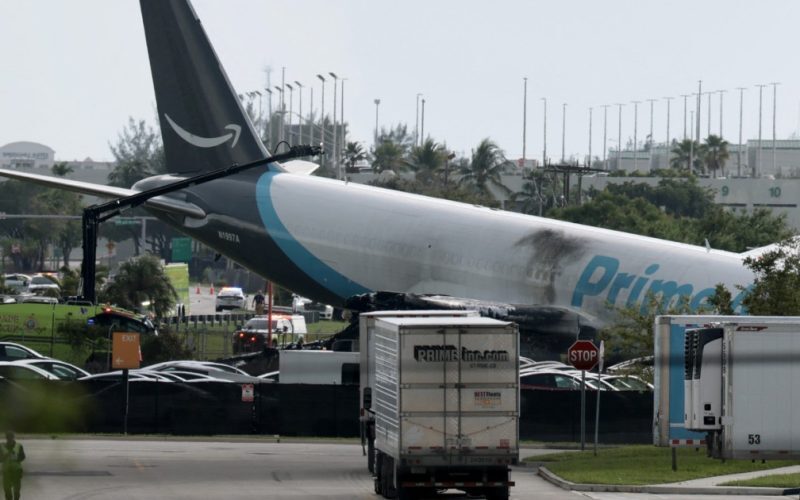 Accident grav la Miami: Avion Amazon a ieșit de pe pistă, trafic aerian suspendat
