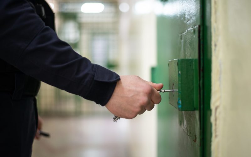 Prevenire droguri: Autorități, studii și instruire personal