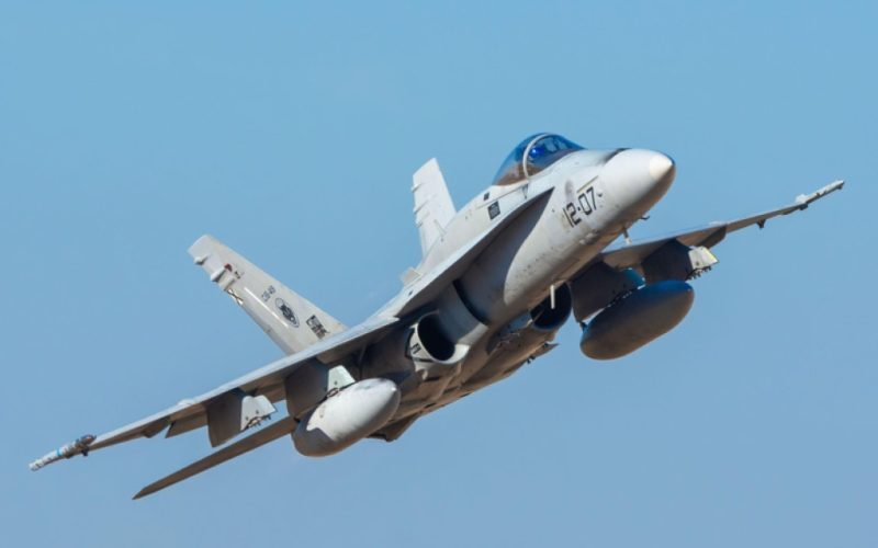 Alertă la granița României: F-18 spaniole, în misiune spre o dronă
