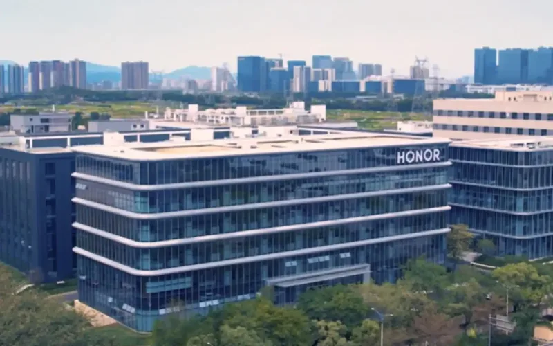 HONOR: Misterele din inima R&D și fabricii din Shenzhen
