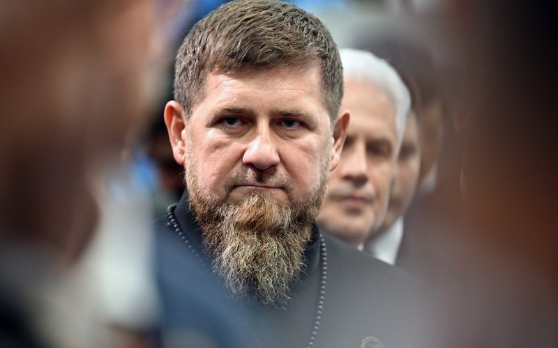 Kadîrov le cere cecenilor să-și scurteze bărbile, le critică pe femei