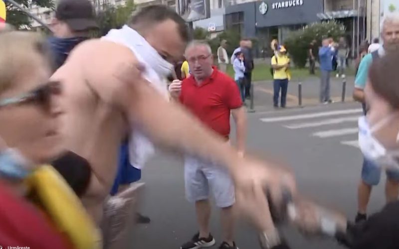 Realitatea TV agresată în Piața Victoriei; televiziunea, acuzată de incitare