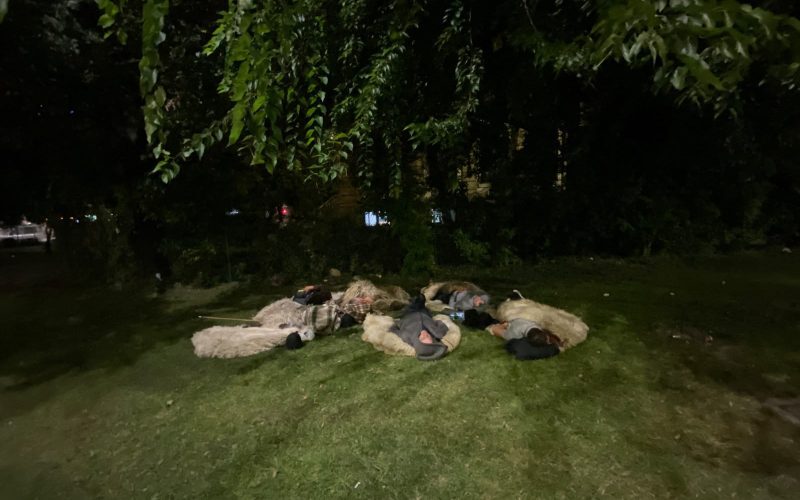 Piața Victoriei: Protestatarii dorm pe caldarâm, ziua de mâine e anunțată