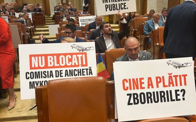 Cameră Deputaților: Război cu jucării și microfoane tăiate