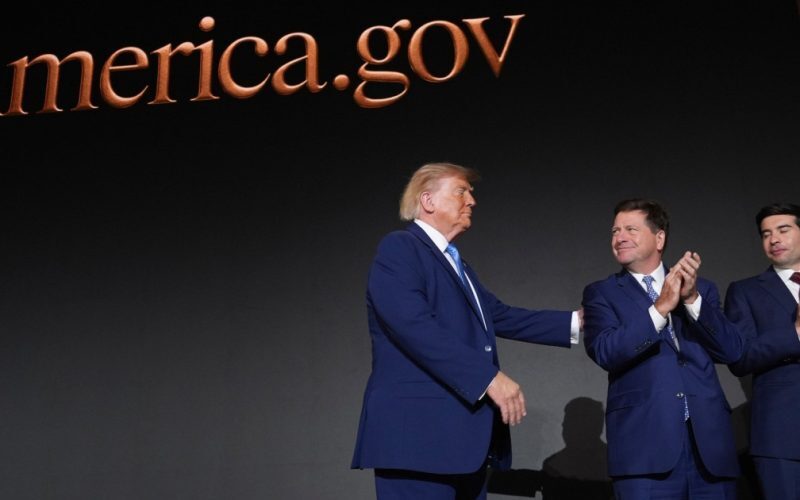 Trump numește un „țar AI”: Cine e Jay Clayton și ce-i revine