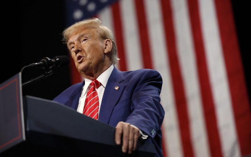 Trump, bani pentru seniori înainte de alegeri: 90$ pentru 20 mil. Votanți